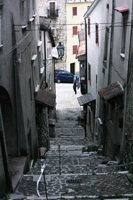 Un caratteristico vicolo di Ovindoli